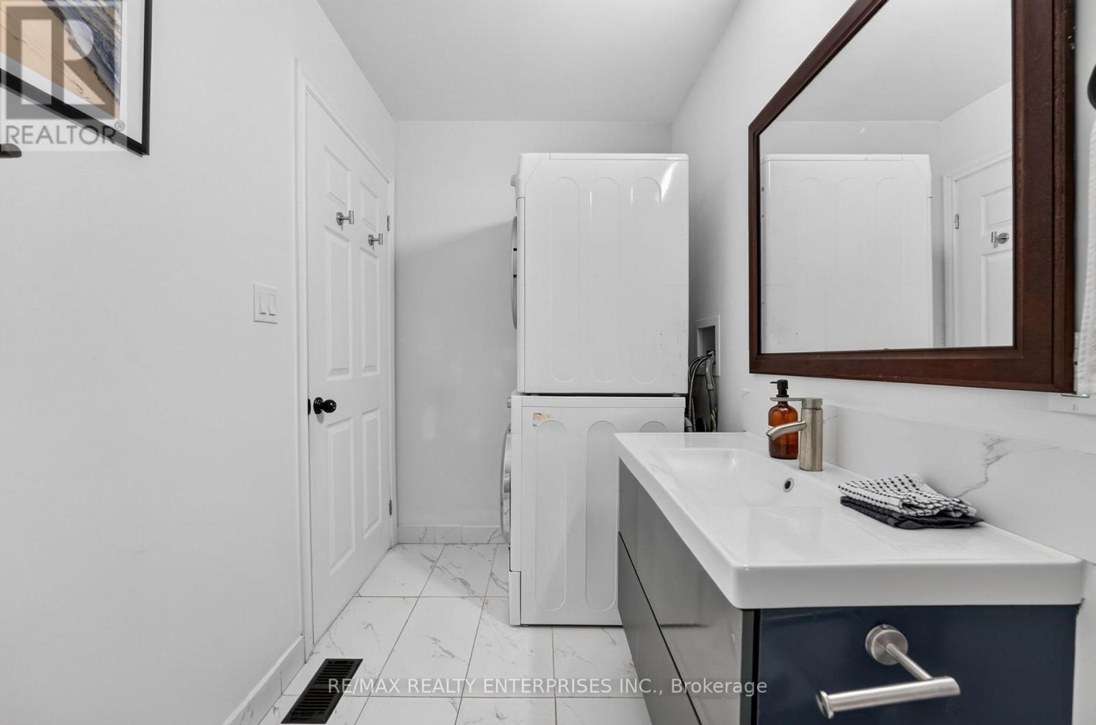 664 King Street, Port Colborne, ON - Indoor