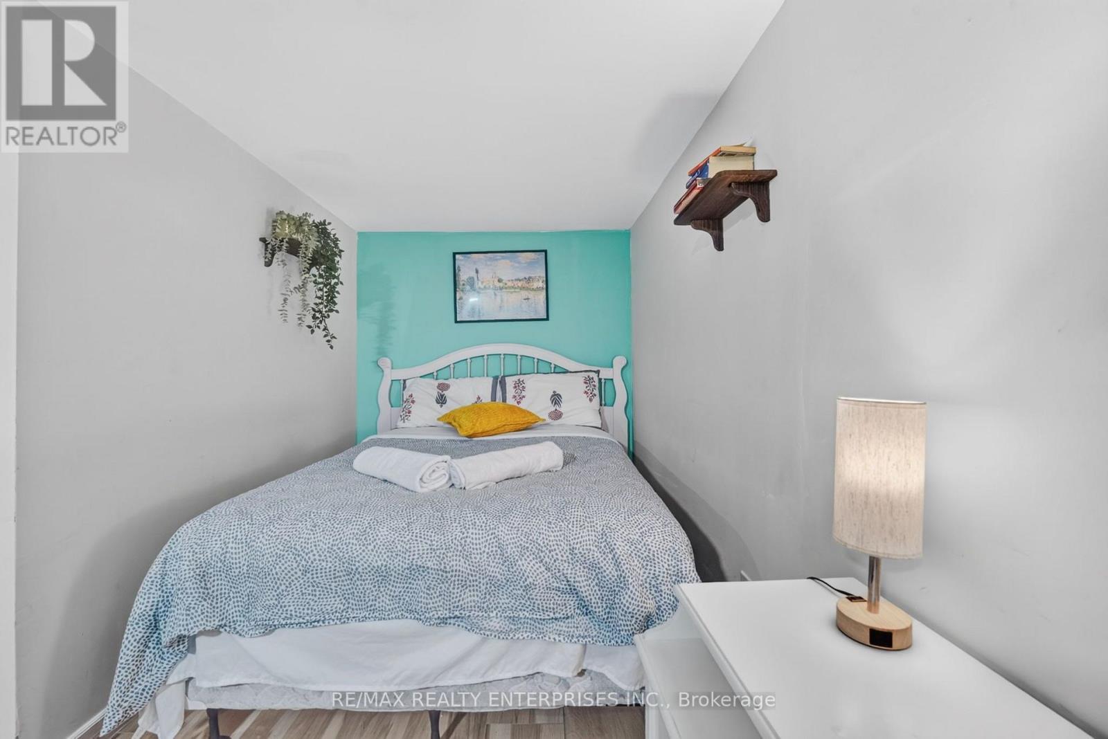 664 King Street, Port Colborne, ON - Indoor Photo Showing Bedroom