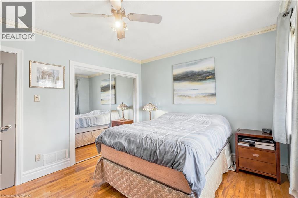 937 Park Avenue W, Burlington, ON - Indoor Photo Showing Bedroom