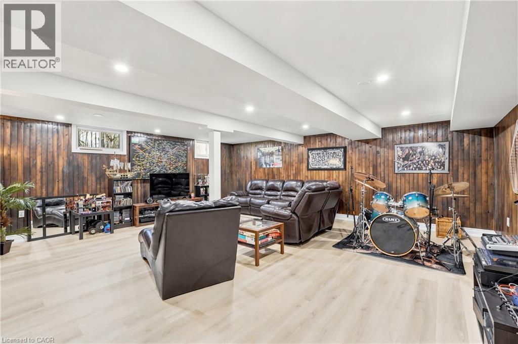 937 Park Avenue W, Burlington, ON - Indoor