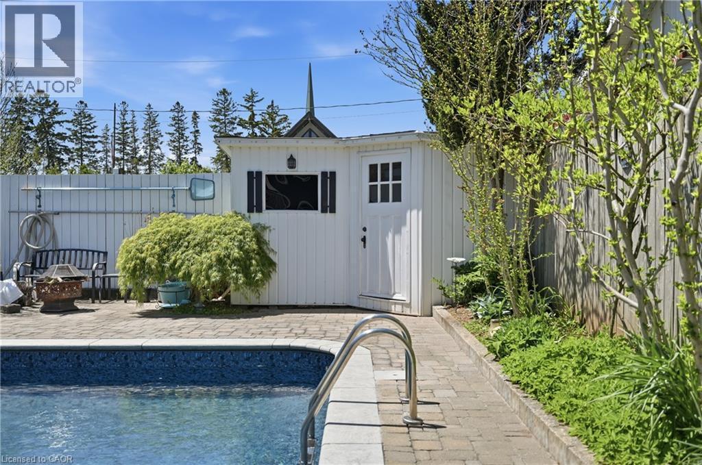 937 Park Avenue W, Burlington, ON - Outdoor With In Ground Pool