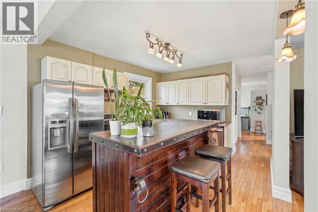 937 Park Avenue W, Burlington, ON - Indoor Photo Showing Kitchen