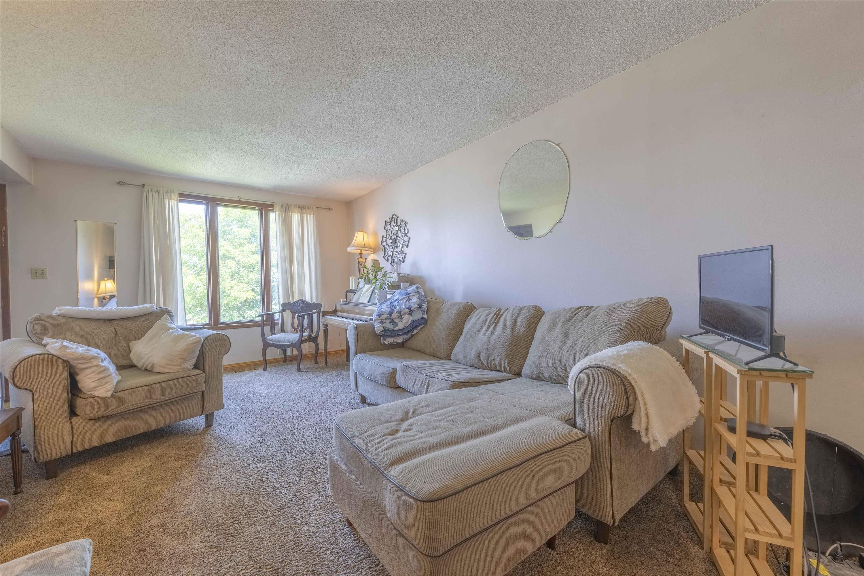 476 Brock Street E, Thunder Bay, ON - Indoor Photo Showing Living Room