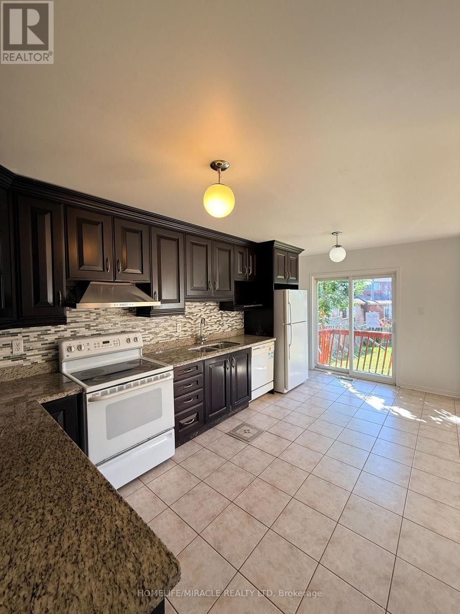 102 Misty Hills Trail, Toronto, ON - Indoor Photo Showing Kitchen With Double Sink