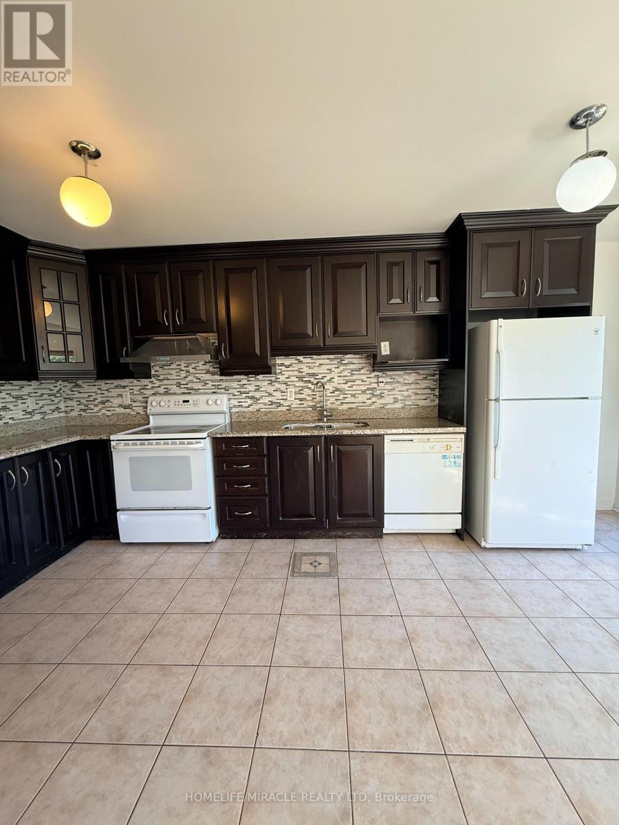 102 Misty Hills Trail, Toronto, ON - Indoor Photo Showing Kitchen
