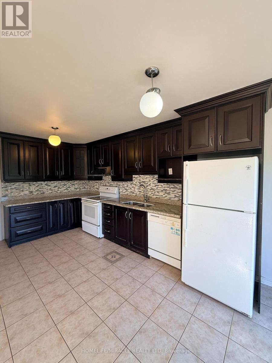 102 Misty Hills Trail, Toronto, ON - Indoor Photo Showing Kitchen