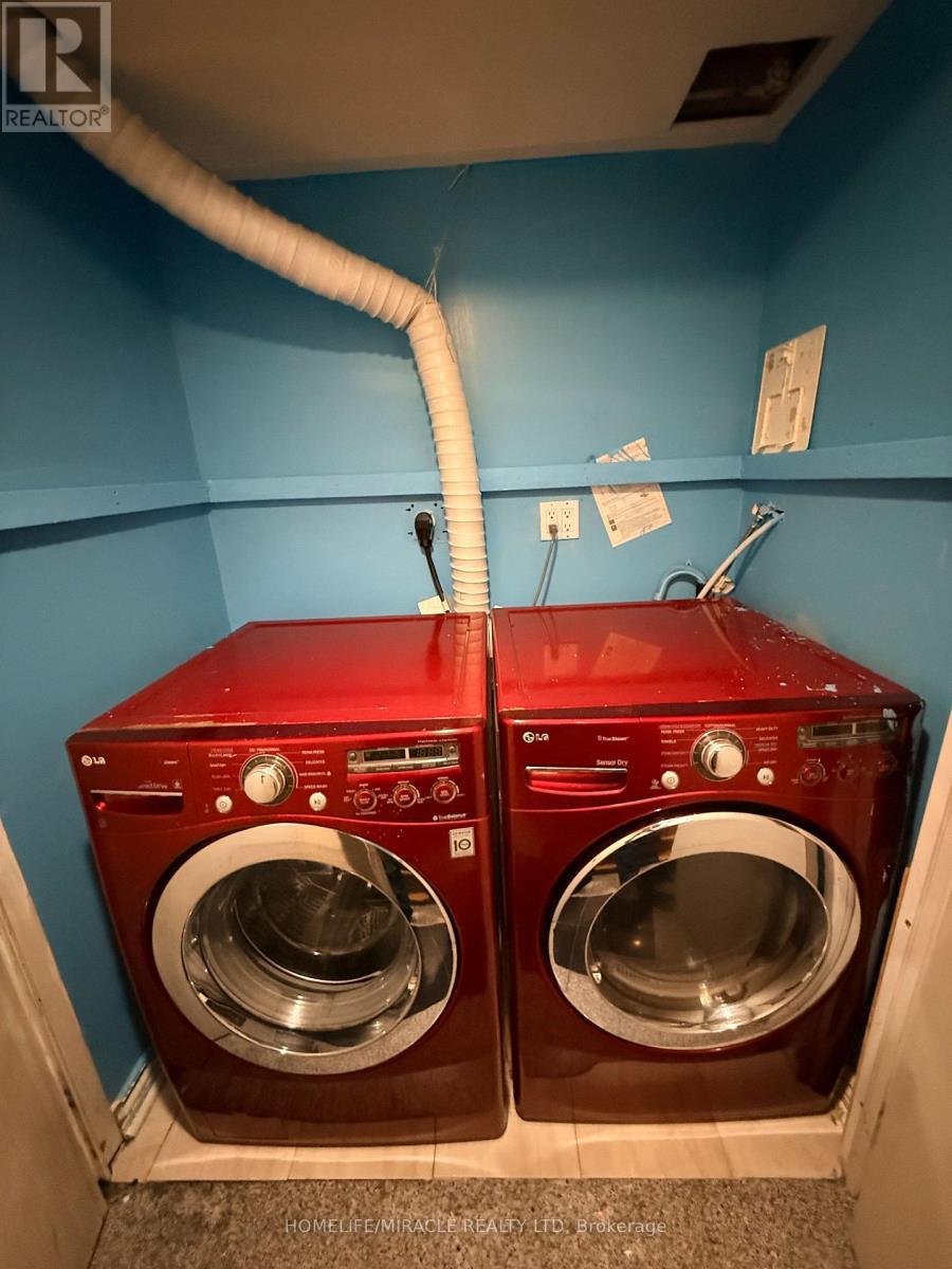 102 Misty Hills Trail, Toronto, ON - Indoor Photo Showing Laundry Room