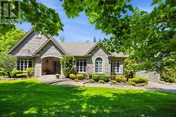46 LAKE WOODS DRIVE Whitchurch-Stouffville, ON L4A 1P1