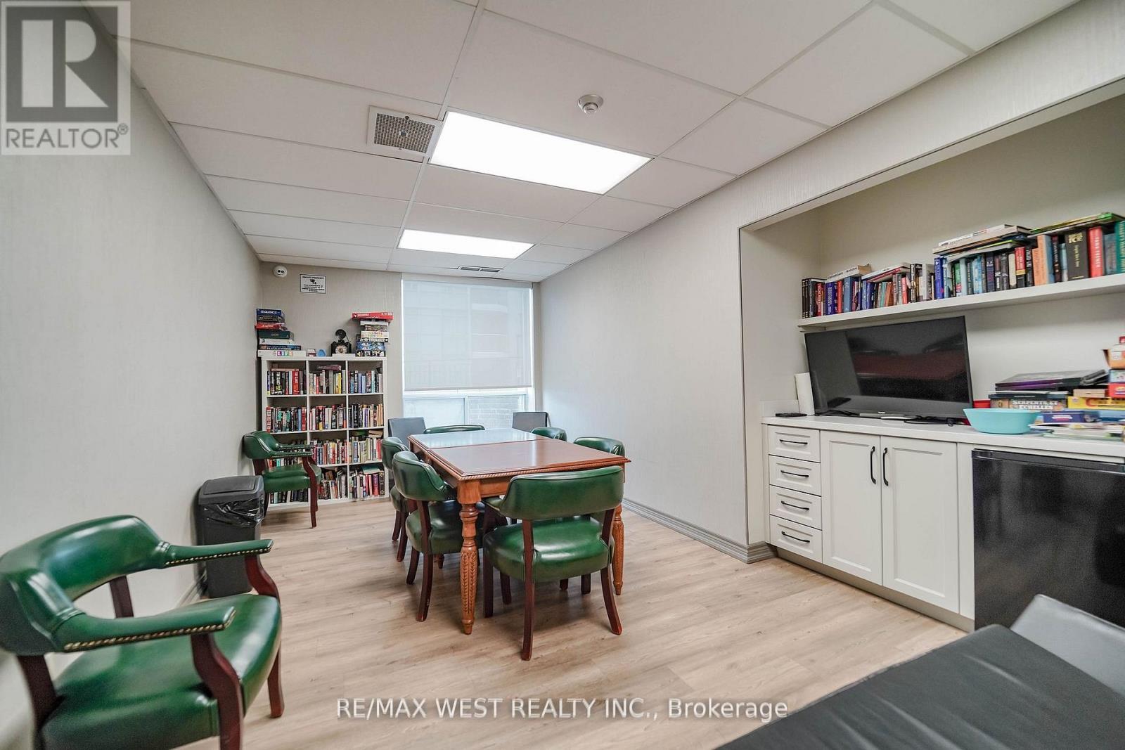 309 - 190 Manitoba Street, Toronto, ON - Indoor