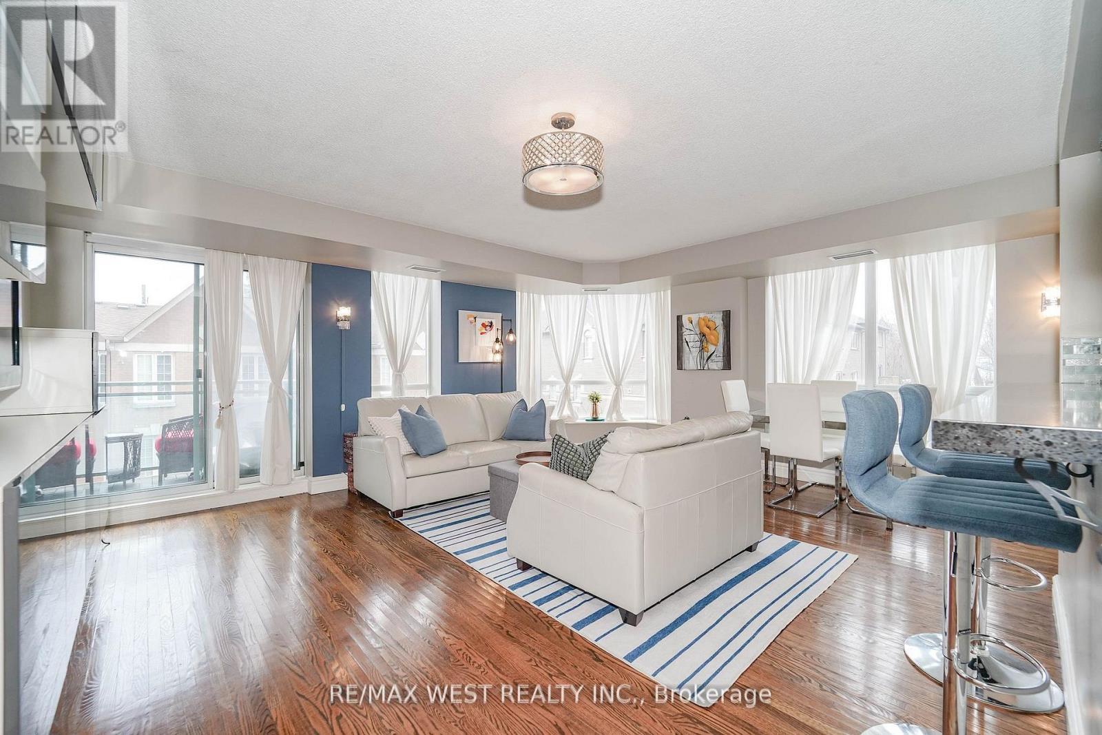 309 - 190 Manitoba Street, Toronto, ON - Indoor Photo Showing Living Room