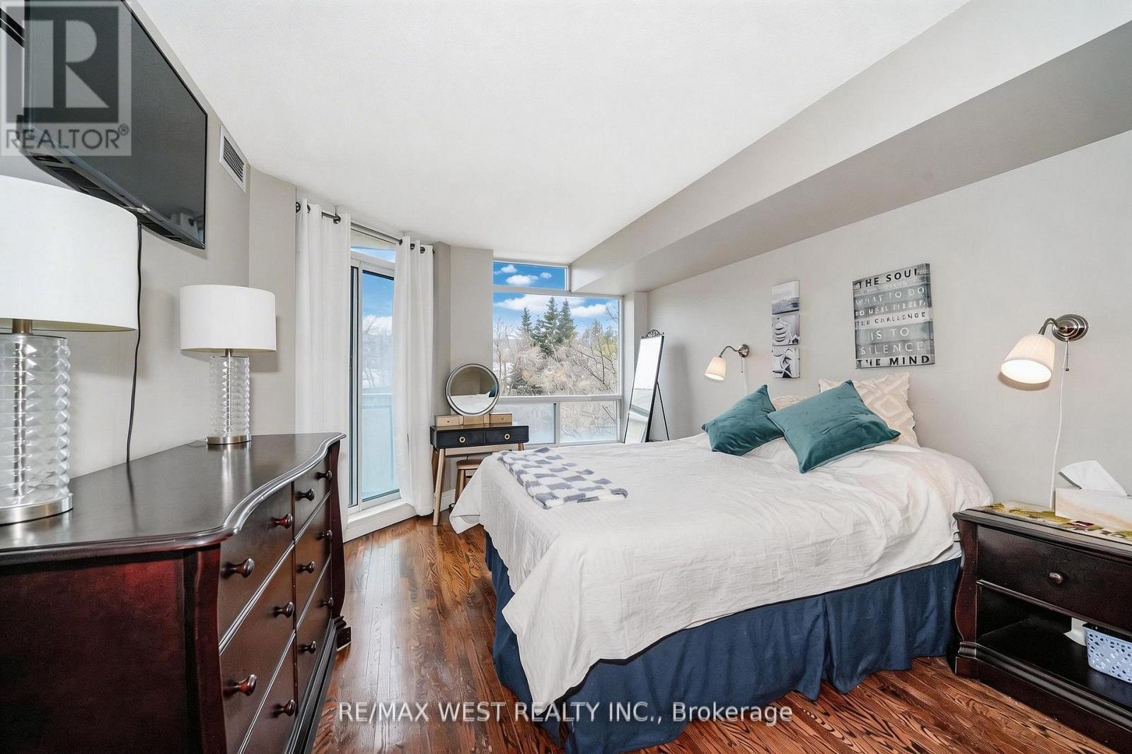 309 - 190 Manitoba Street, Toronto, ON - Indoor Photo Showing Bedroom