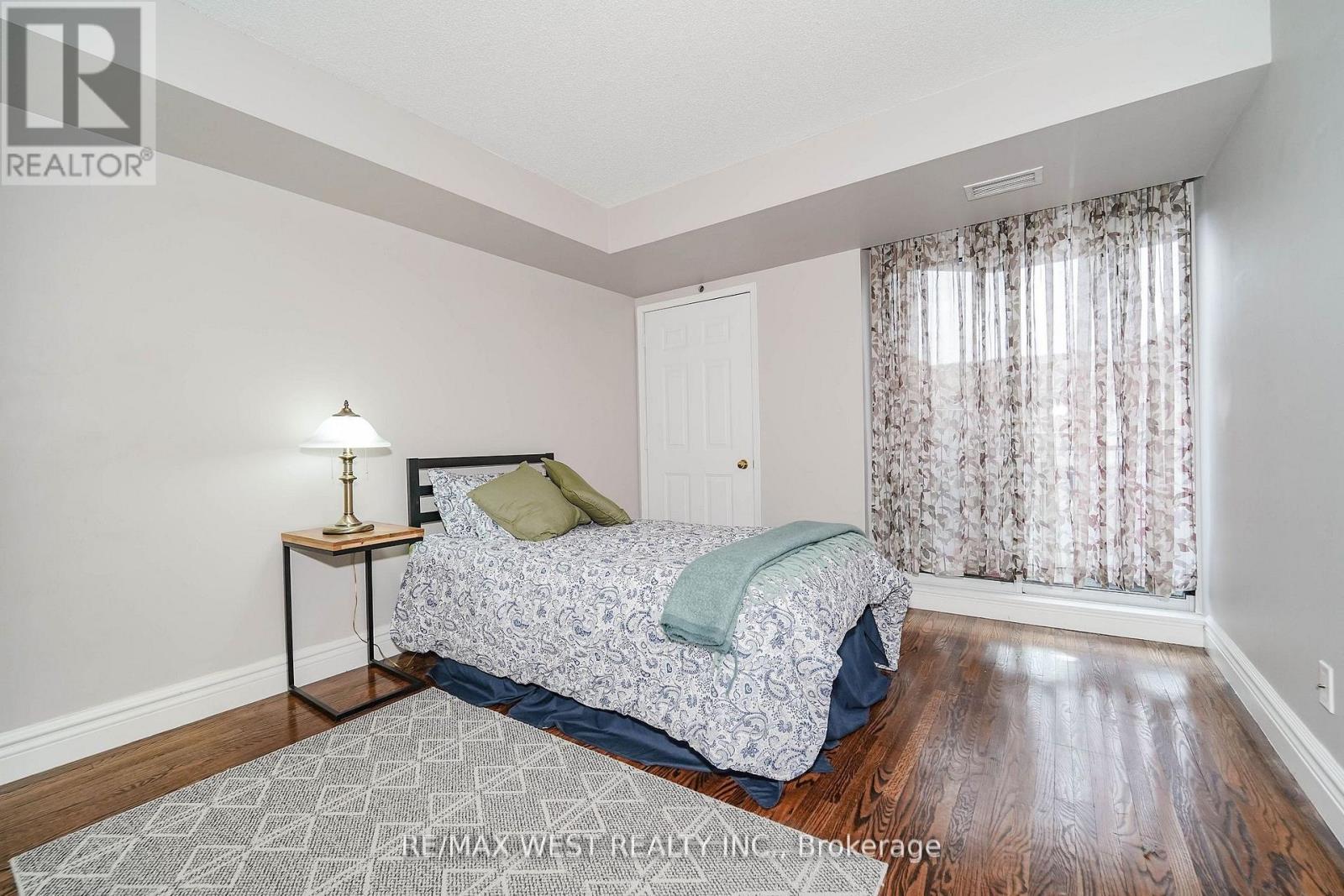 309 - 190 Manitoba Street, Toronto, ON - Indoor Photo Showing Bedroom