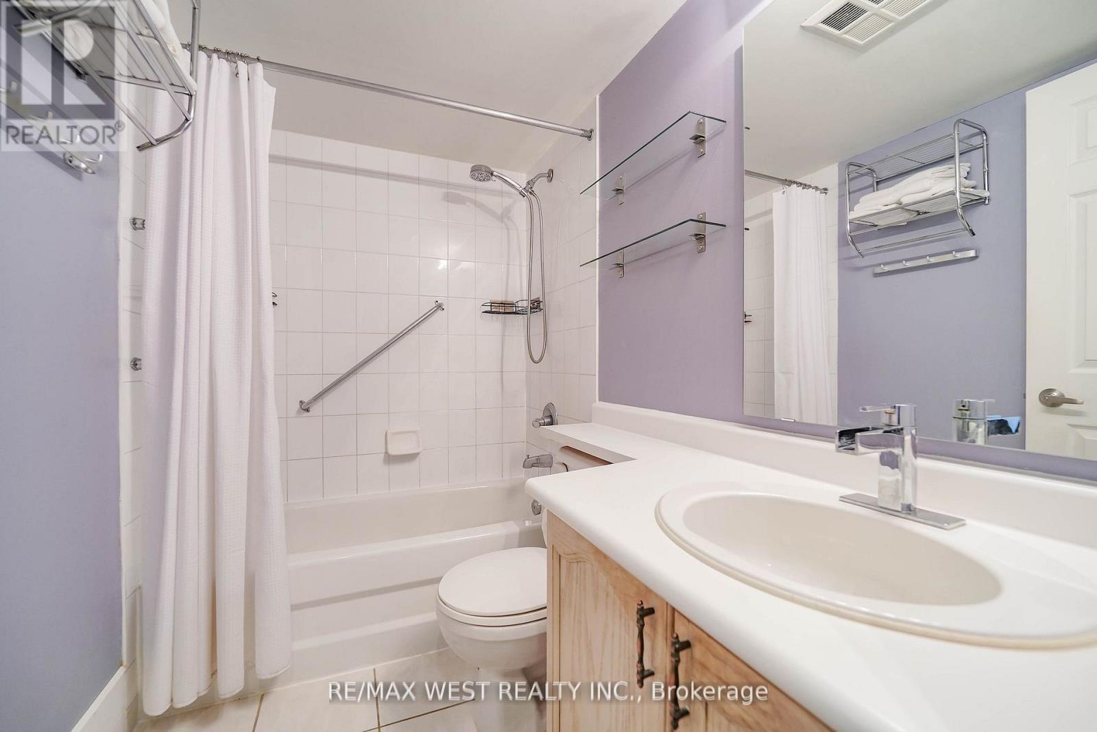 309 - 190 Manitoba Street, Toronto, ON - Indoor Photo Showing Bathroom