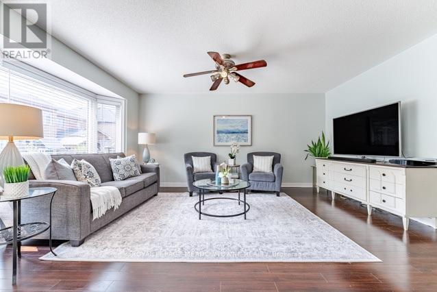 150 Mccready Drive, Milton, ON - Indoor Photo Showing Living Room