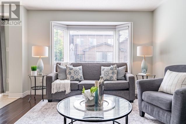 150 Mccready Drive, Milton, ON - Indoor Photo Showing Living Room