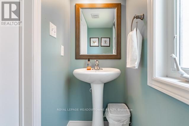 150 Mccready Drive, Milton, ON - Indoor Photo Showing Bathroom