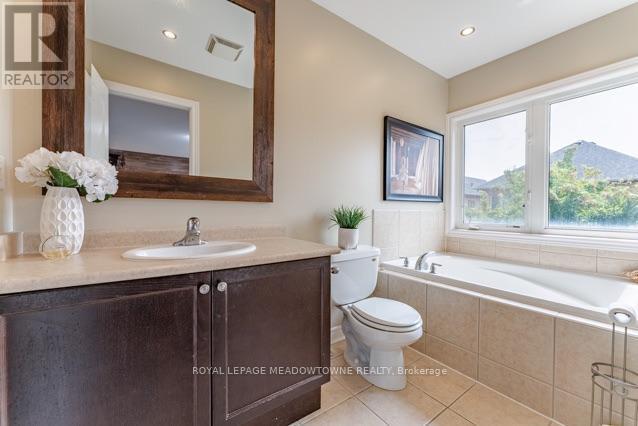 150 Mccready Drive, Milton, ON - Indoor Photo Showing Bathroom