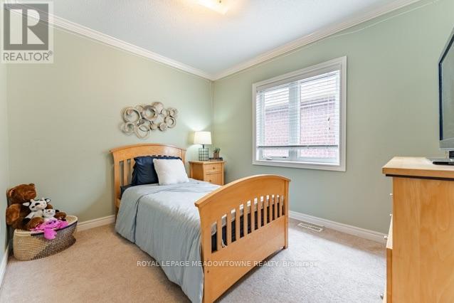 150 Mccready Drive, Milton, ON - Indoor Photo Showing Bedroom