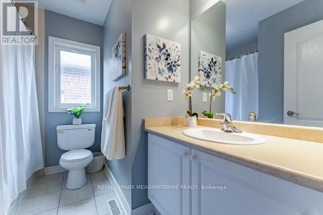 150 Mccready Drive, Milton, ON - Indoor Photo Showing Bathroom