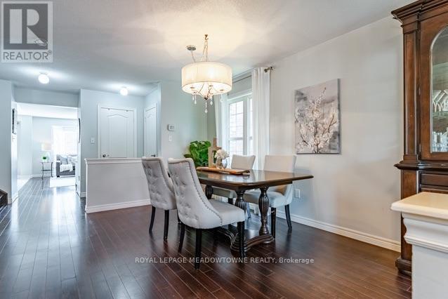 150 Mccready Drive, Milton, ON - Indoor Photo Showing Dining Room