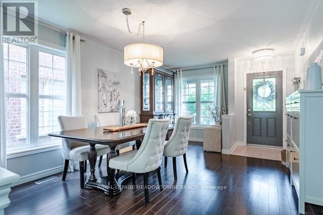 150 Mccready Drive, Milton, ON - Indoor Photo Showing Dining Room