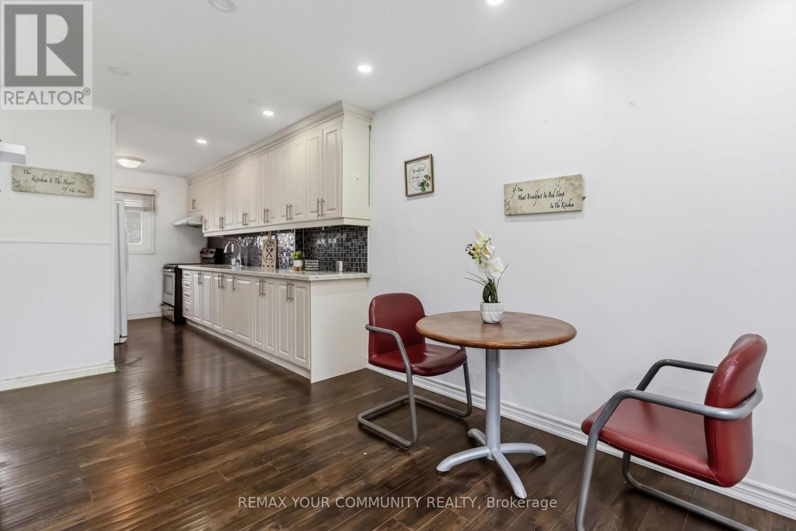 11 Grantbrook Court, Brampton, ON - Indoor