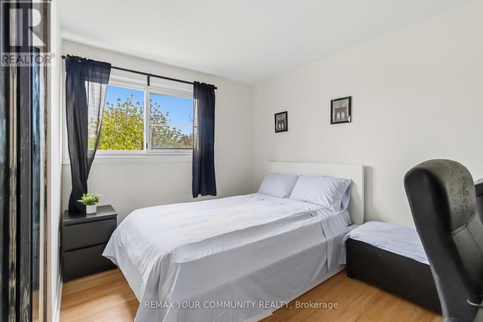 11 Grantbrook Court, Brampton, ON - Indoor Photo Showing Bedroom