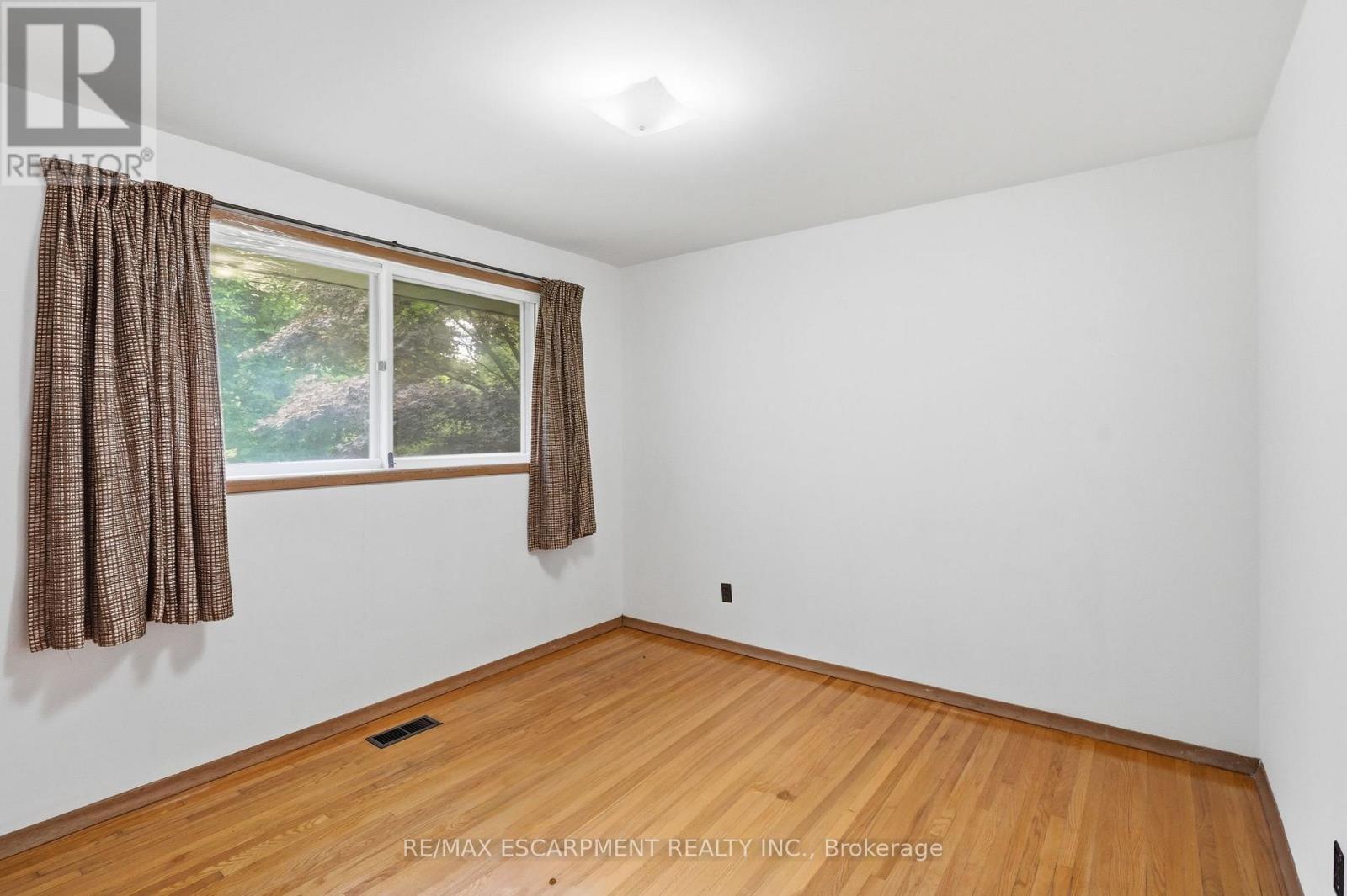 44 Mcdonald Court, Hamilton, ON - Indoor Photo Showing Other Room
