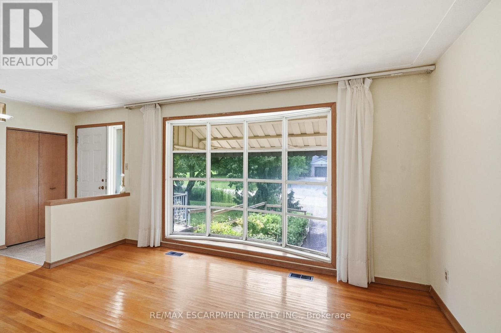 44 Mcdonald Court, Hamilton, ON - Indoor Photo Showing Other Room