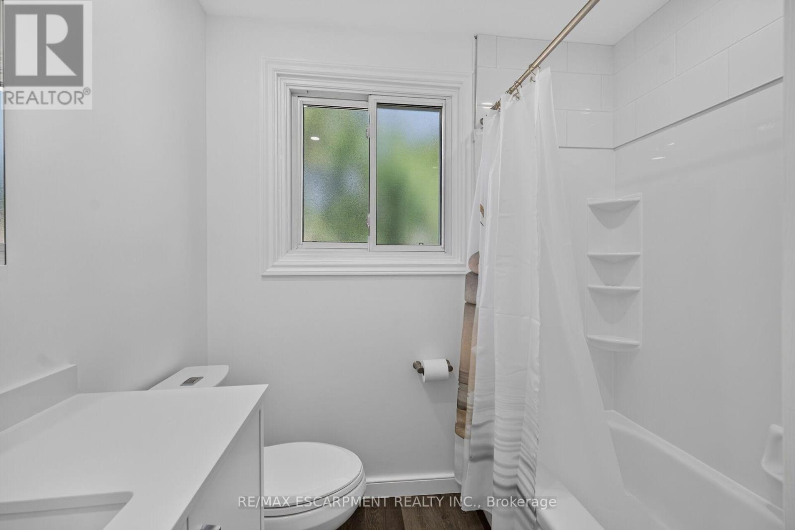 2 - 199 York Road, Hamilton, ON - Indoor Photo Showing Bathroom