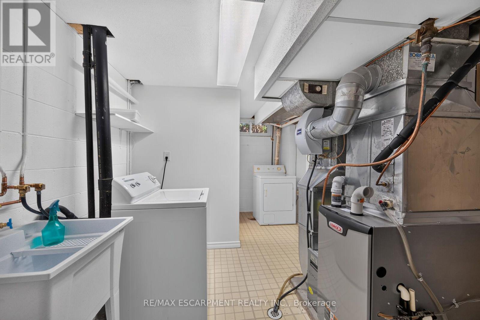 2 - 199 York Road, Hamilton, ON - Indoor Photo Showing Laundry Room