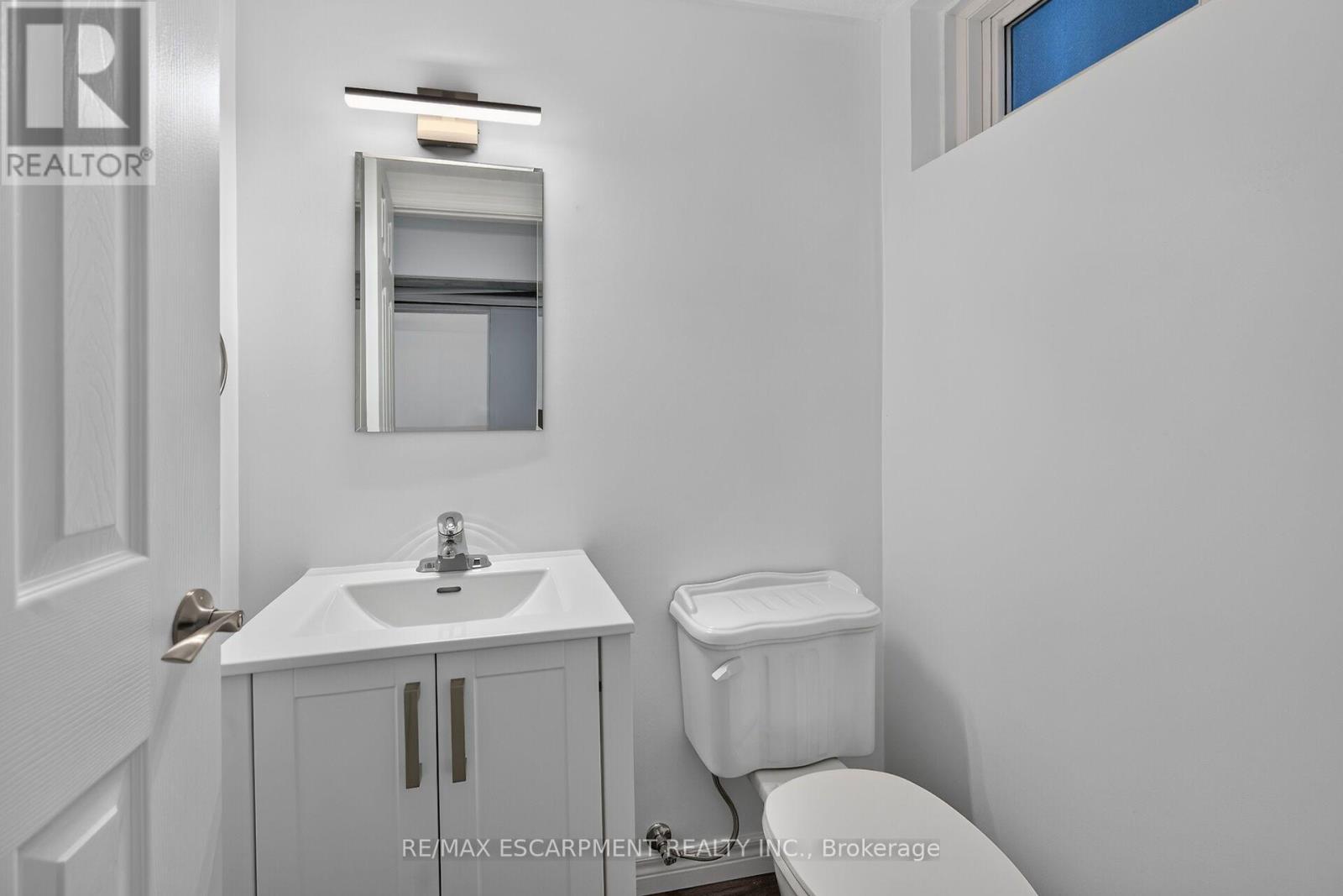 2 - 199 York Road, Hamilton, ON - Indoor Photo Showing Bathroom
