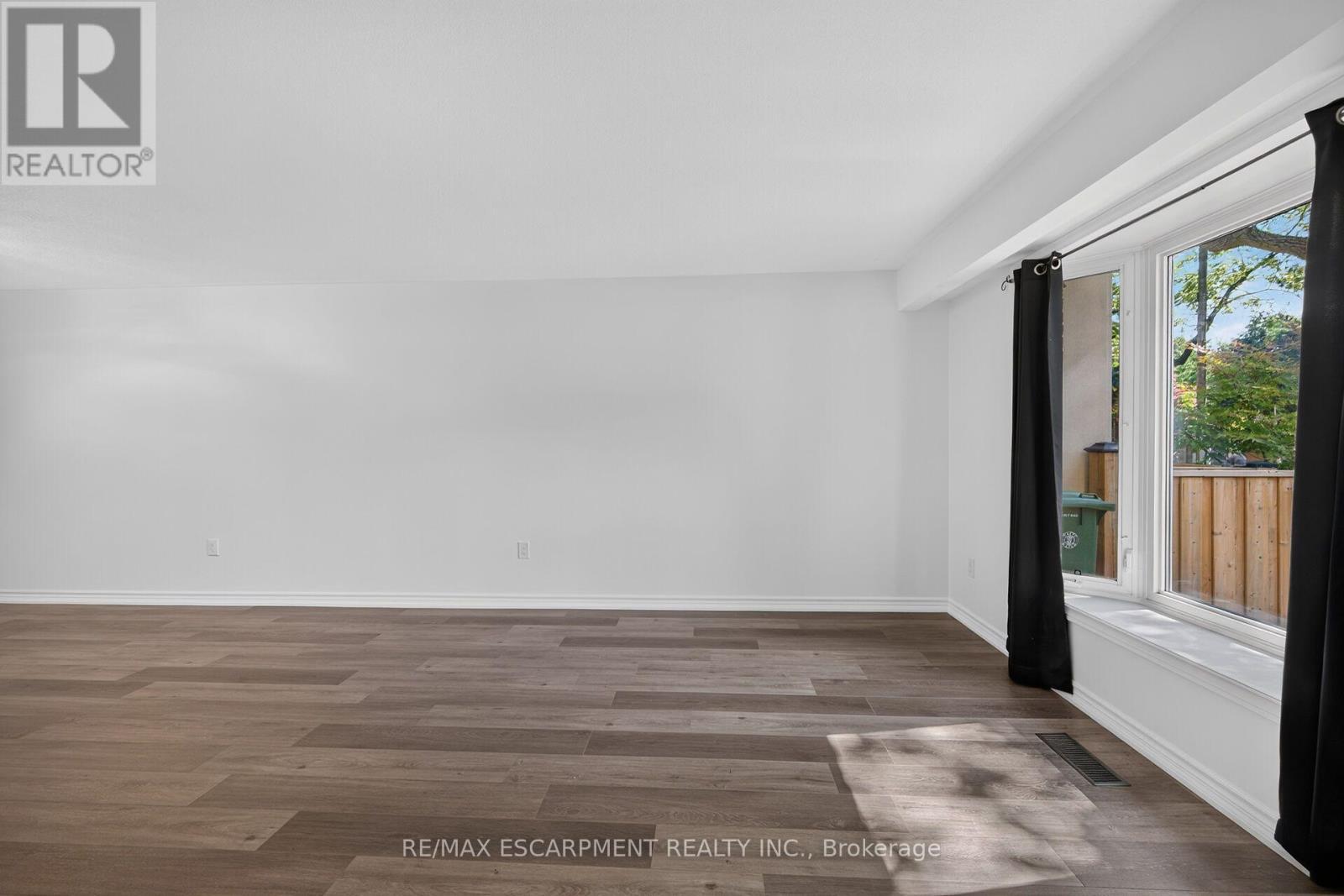 2 - 199 York Road, Hamilton, ON - Indoor Photo Showing Other Room