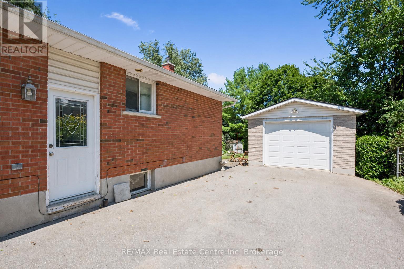 95 Mountford Drive, Guelph (Grange Road), ON - Outdoor With Exterior