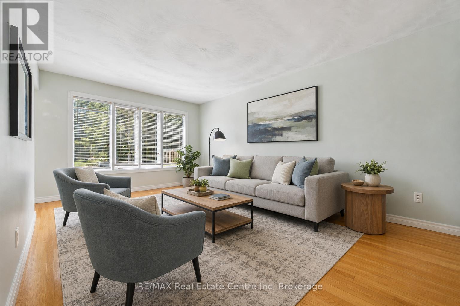 Photo has been virtually staged - 95 Mountford Drive, Guelph (Grange Road), ON - Indoor Photo Showing Living Room