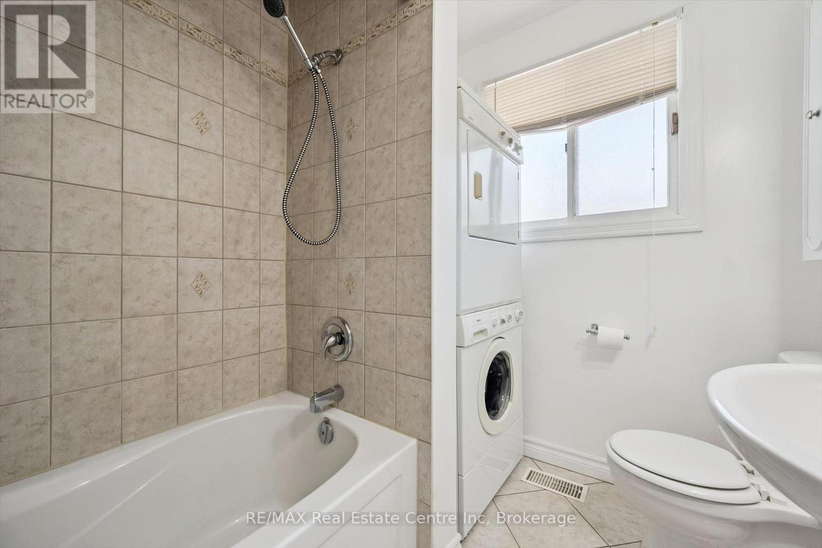 95 Mountford Drive, Guelph (Grange Road), ON - Indoor Photo Showing Bathroom