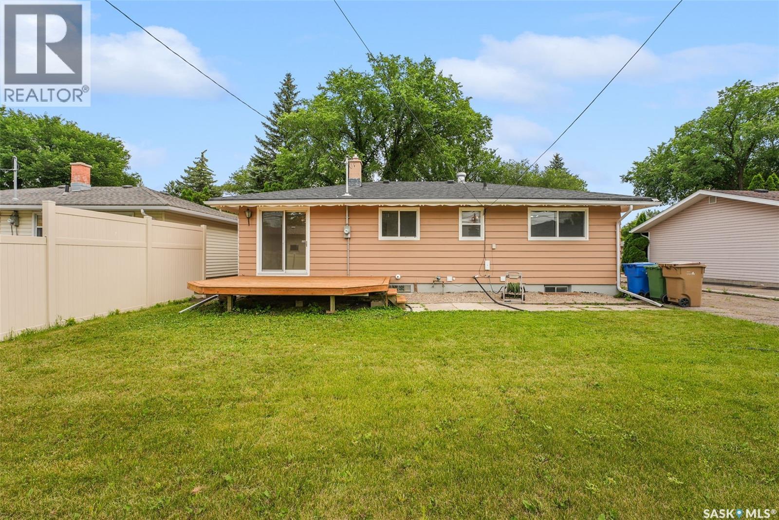96 Marsh Crescent, Regina, SK - Outdoor