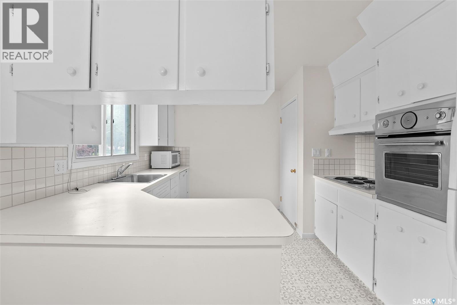 96 Marsh Crescent, Regina, SK - Indoor Photo Showing Kitchen
