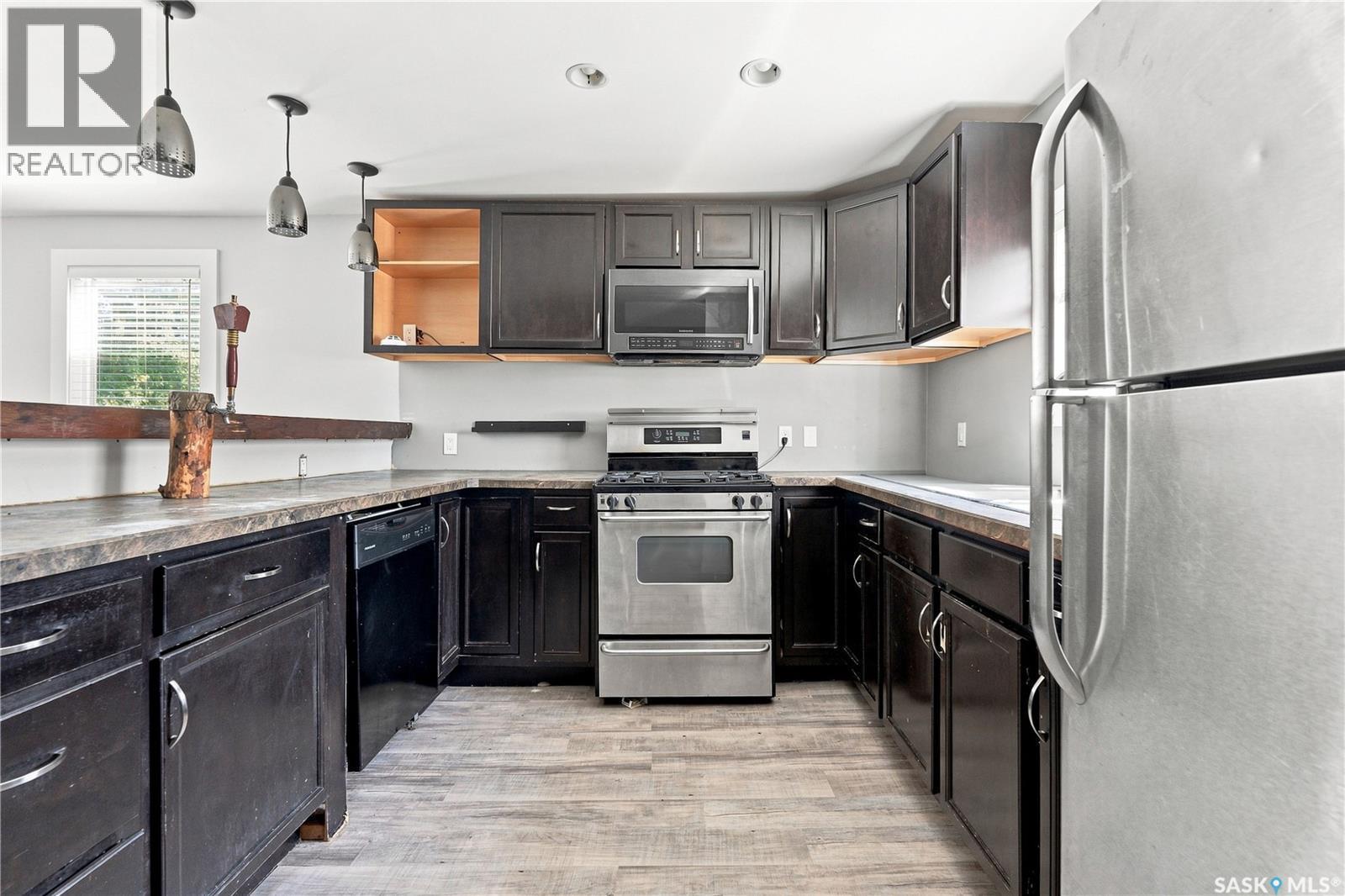 215 26Th Street W, Saskatoon, SK - Indoor Photo Showing Kitchen