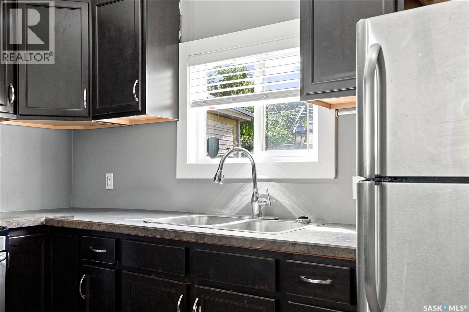 215 26Th Street W, Saskatoon, SK - Indoor Photo Showing Kitchen With Double Sink