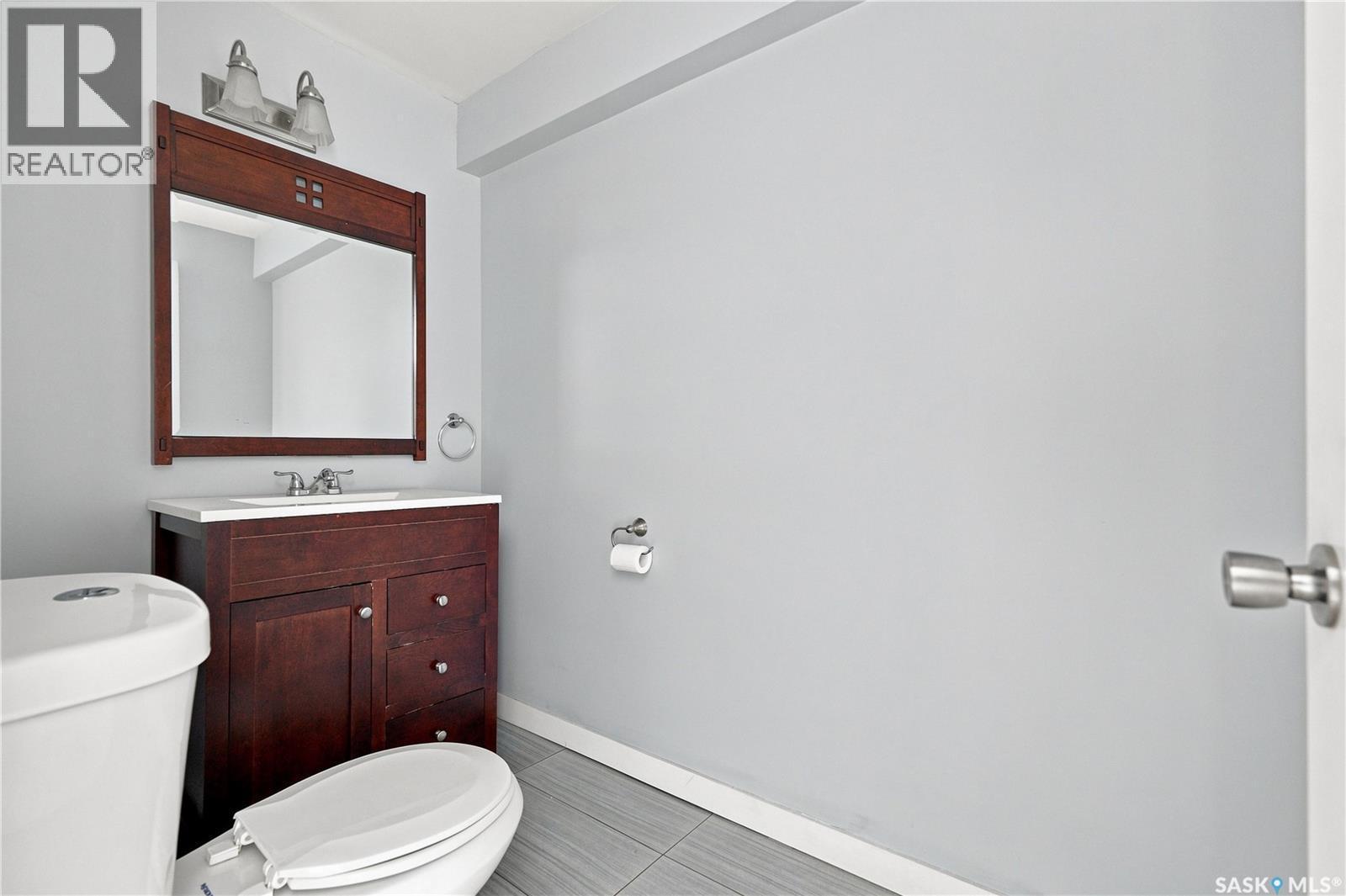 215 26Th Street W, Saskatoon, SK - Indoor Photo Showing Bathroom