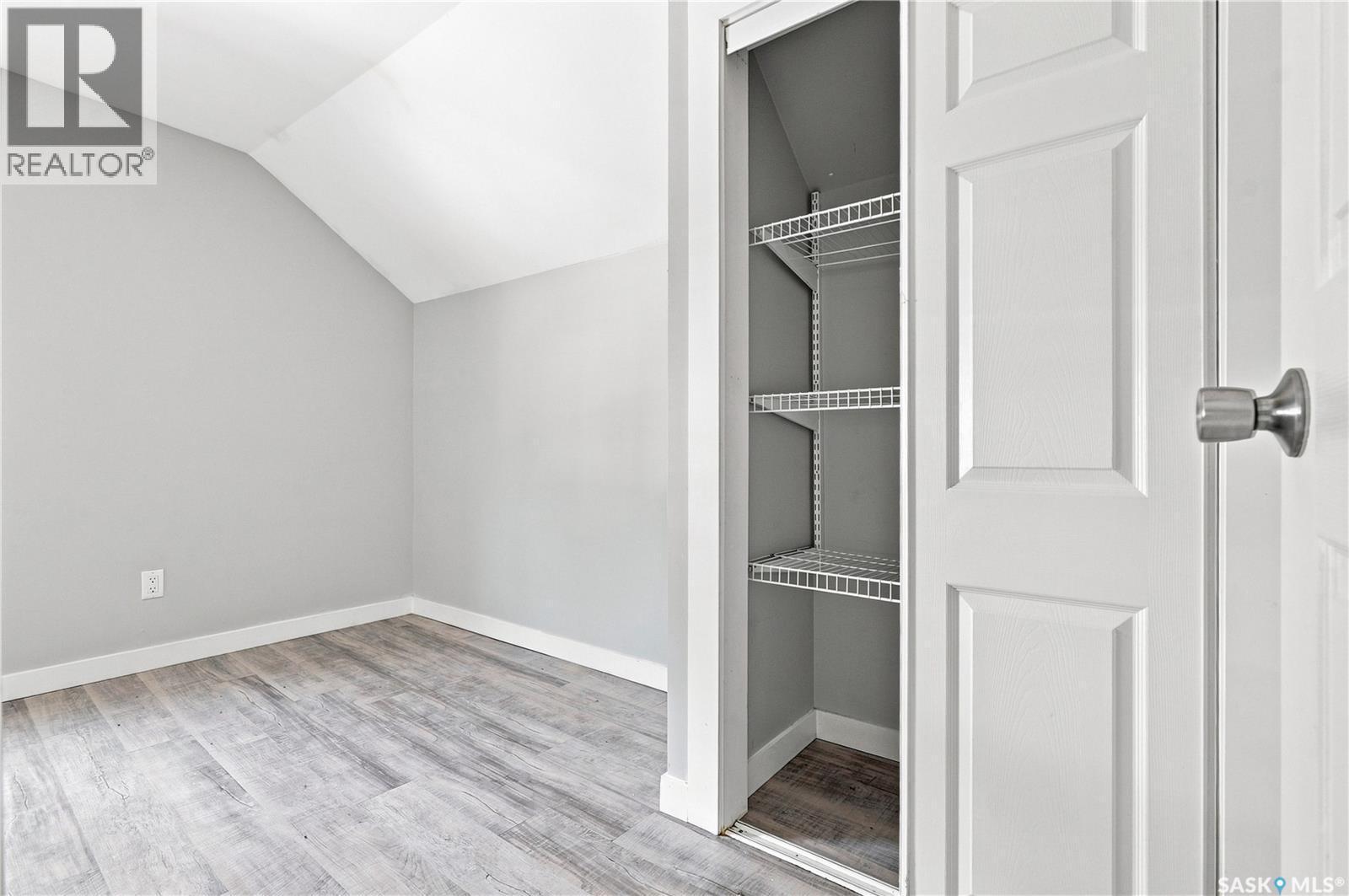 215 26Th Street W, Saskatoon, SK - Indoor Photo Showing Other Room