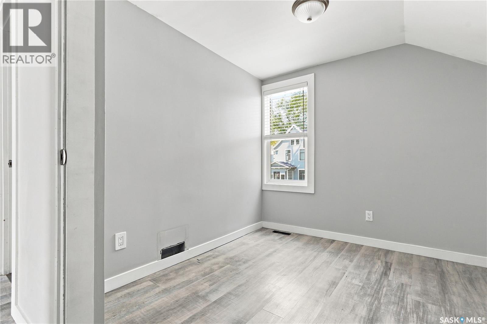 215 26Th Street W, Saskatoon, SK - Indoor Photo Showing Other Room