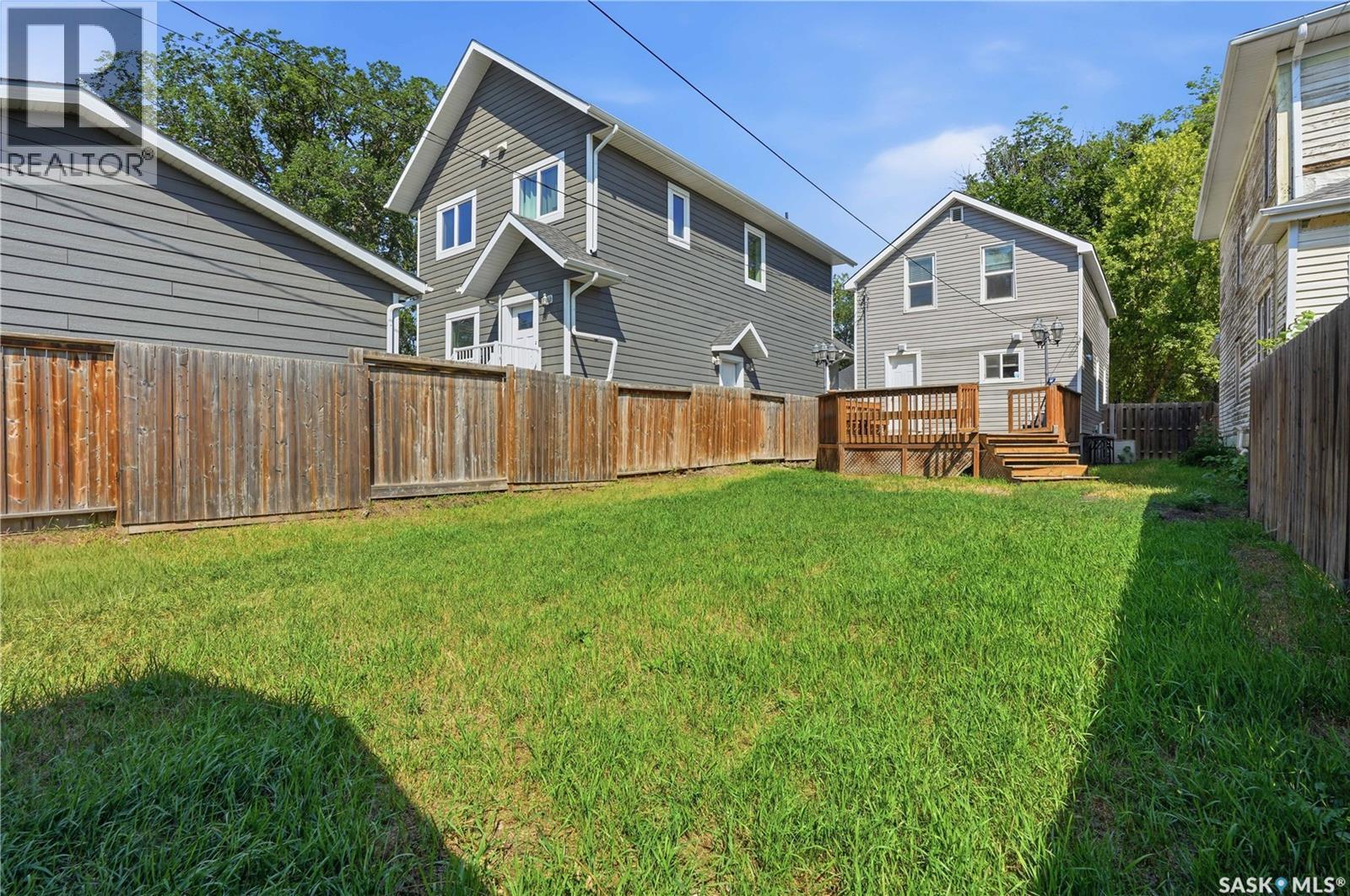 215 26Th Street W, Saskatoon, SK - Outdoor With Deck Patio Veranda