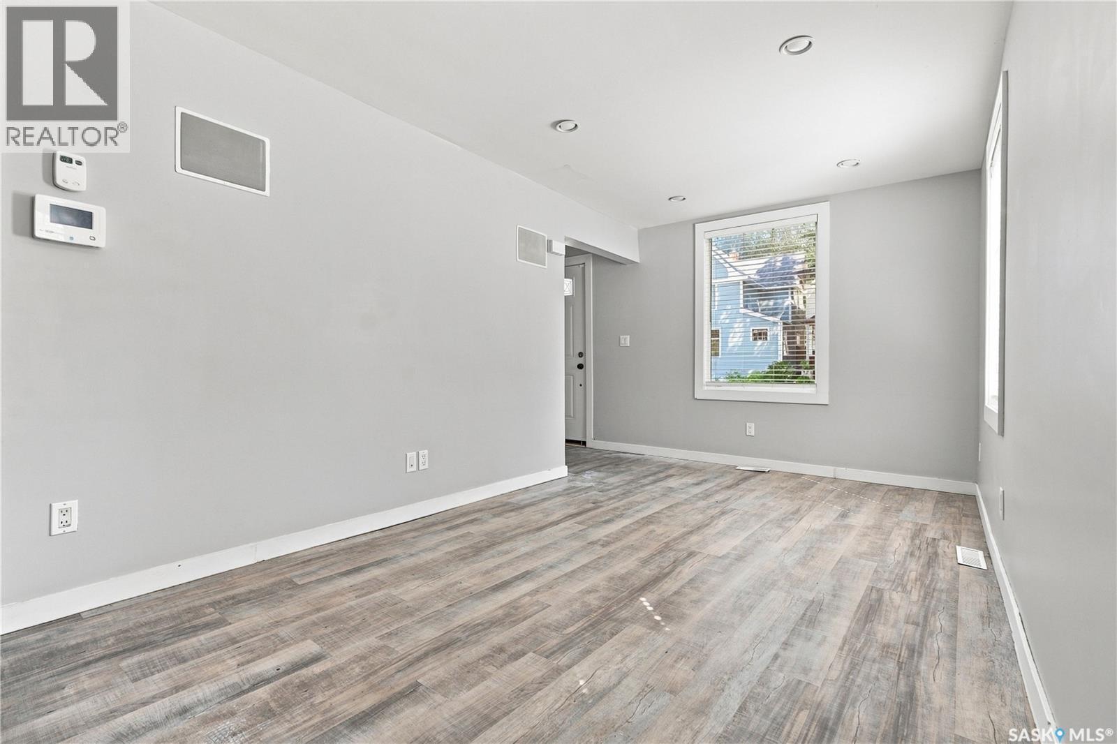 215 26Th Street W, Saskatoon, SK - Indoor Photo Showing Other Room