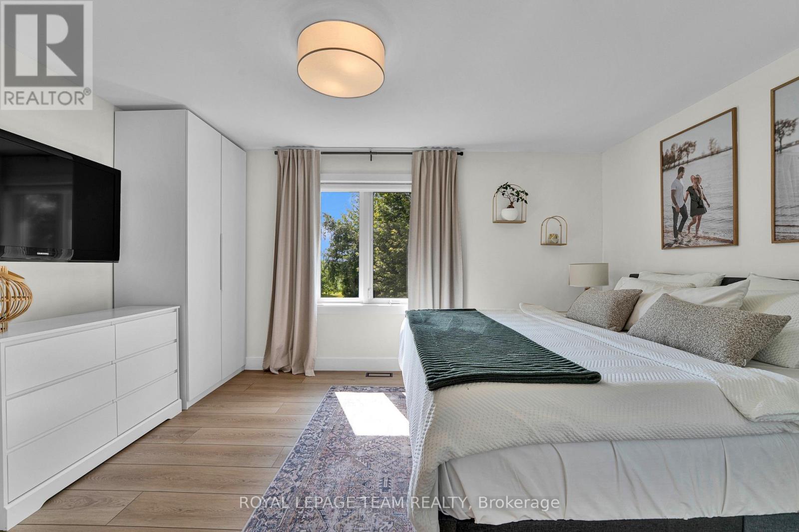 2584 Stagecoach Road, Ottawa, ON - Indoor Photo Showing Bedroom
