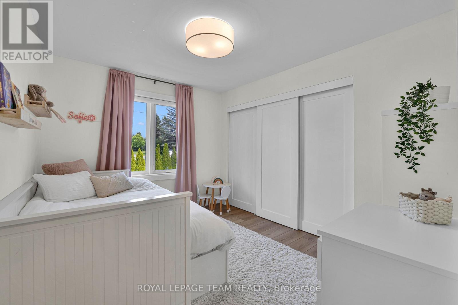 2584 Stagecoach Road, Ottawa, ON - Indoor Photo Showing Bedroom