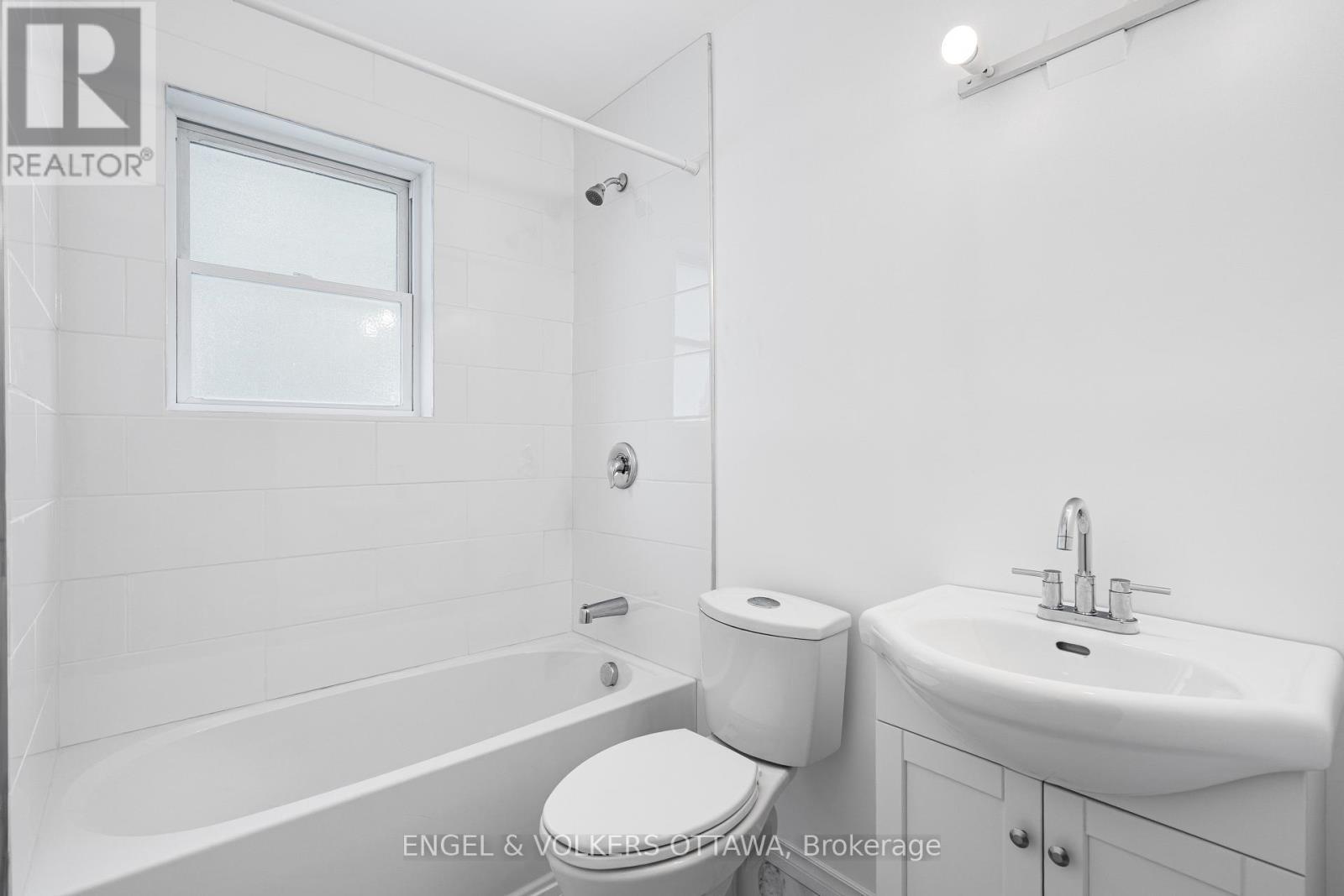 871 Notre Dame Street, Clarence-Rockland, ON - Indoor Photo Showing Bathroom