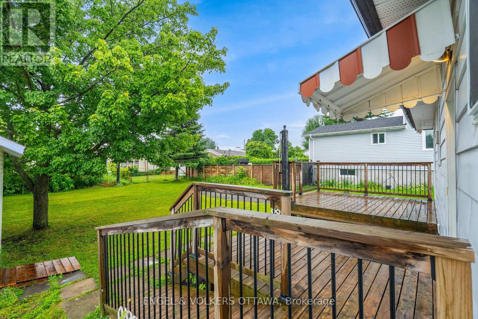 871 Notre Dame Street, Clarence-Rockland, ON - Outdoor With Deck Patio Veranda With Exterior