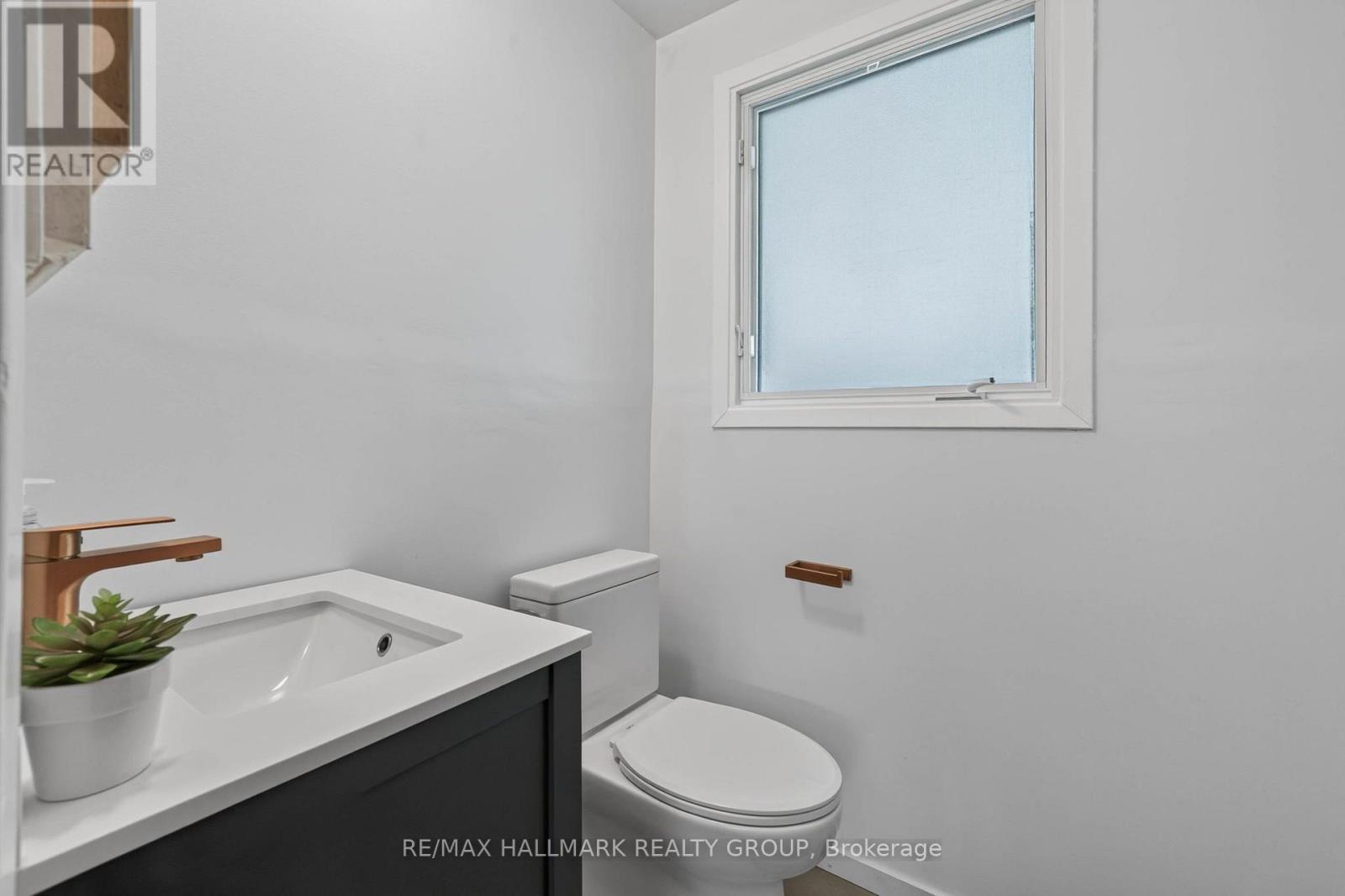 1038 Arnot Road, Ottawa, ON - Indoor Photo Showing Bathroom